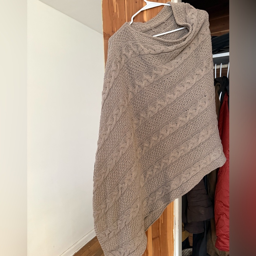 In2Green Knit Cape
